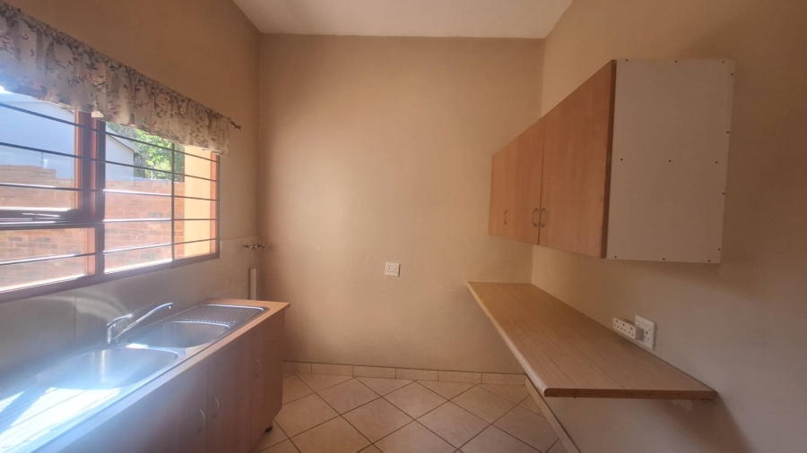 To Let 2 Bedroom Property for Rent in Weltevreden Park Gauteng