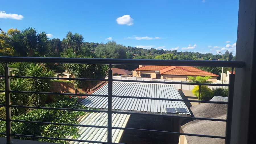 To Let 2 Bedroom Property for Rent in Weltevreden Park Gauteng