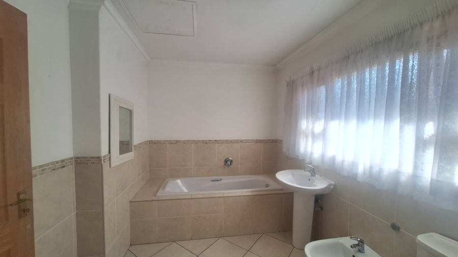 To Let 2 Bedroom Property for Rent in Weltevreden Park Gauteng