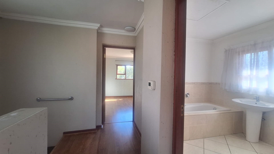 To Let 2 Bedroom Property for Rent in Weltevreden Park Gauteng