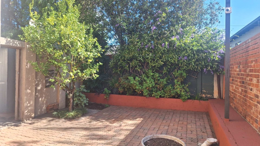 To Let 2 Bedroom Property for Rent in Weltevreden Park Gauteng