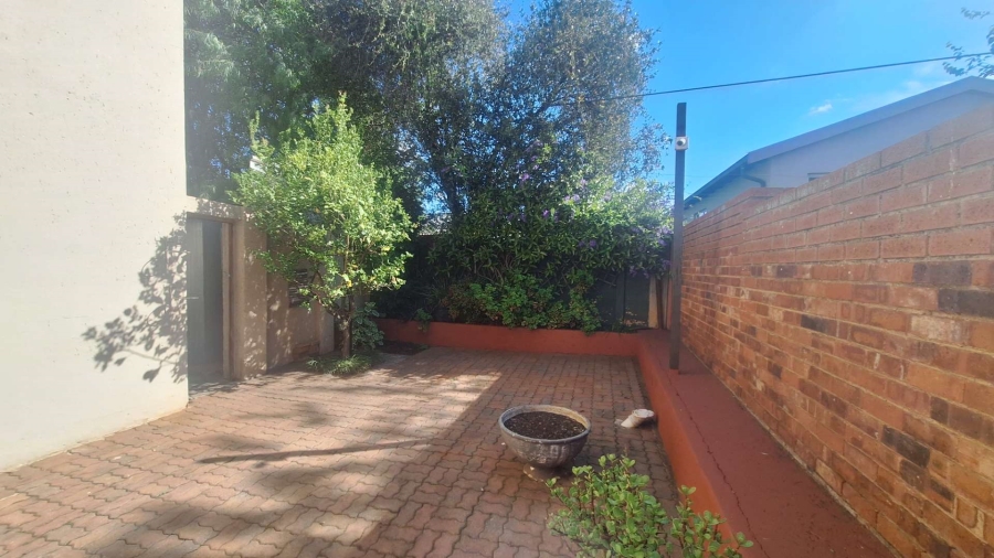 To Let 2 Bedroom Property for Rent in Weltevreden Park Gauteng