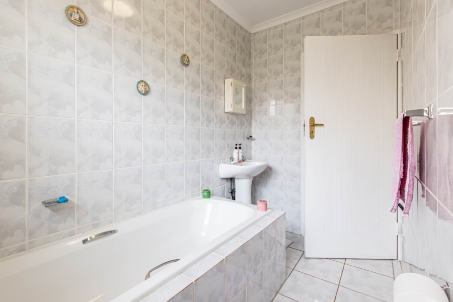 To Let 3 Bedroom Property for Rent in Wilgeheuwel Gauteng