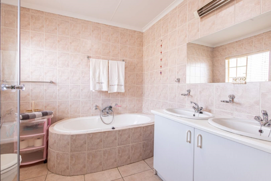 To Let 3 Bedroom Property for Rent in Wilgeheuwel Gauteng