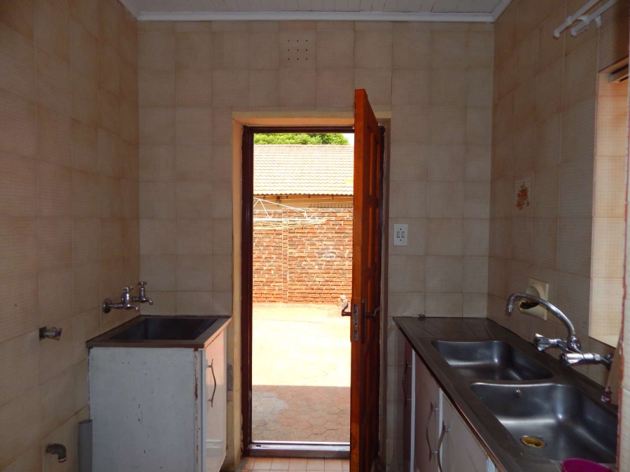 To Let 3 Bedroom Property for Rent in Florida Gauteng