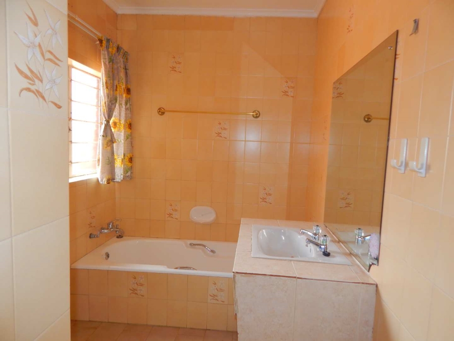 To Let 3 Bedroom Property for Rent in Florida Gauteng
