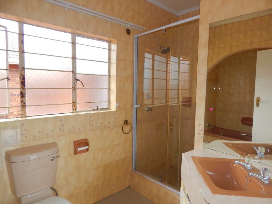 To Let 3 Bedroom Property for Rent in Florida Gauteng