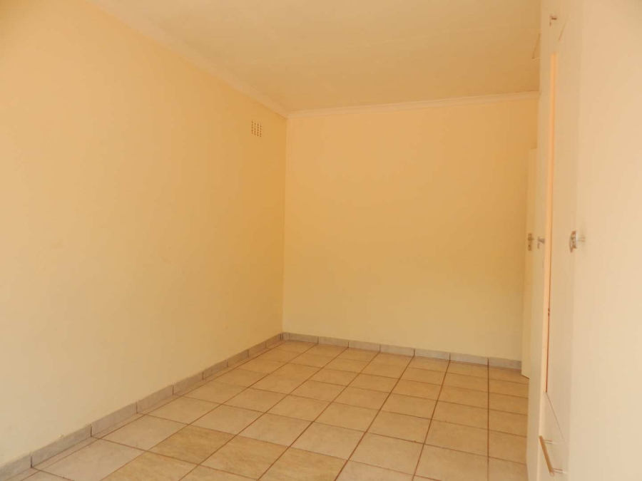 To Let 1 Bedroom Property for Rent in Florida Gauteng