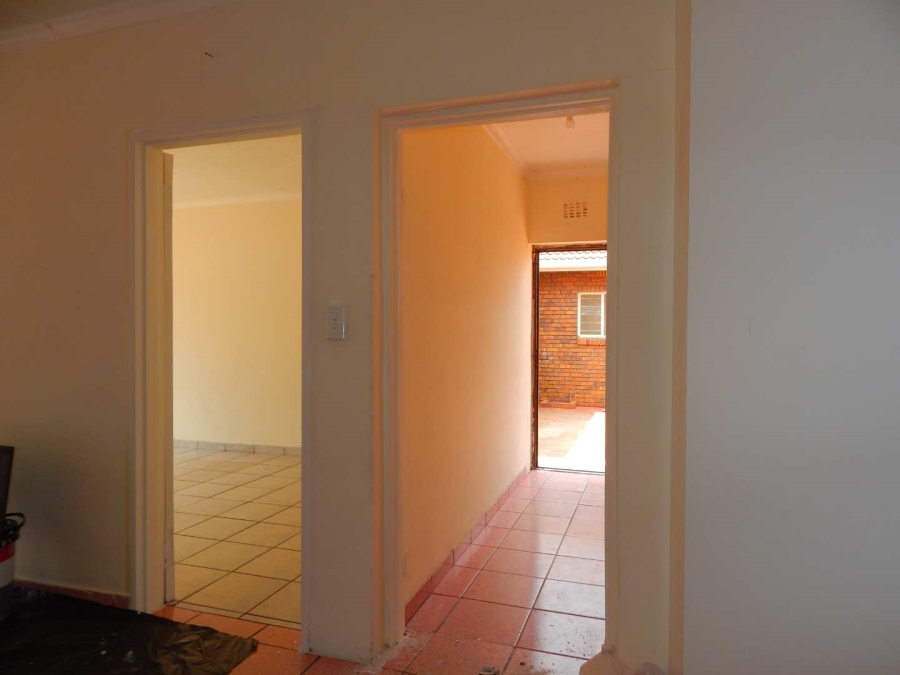 To Let 1 Bedroom Property for Rent in Florida Gauteng