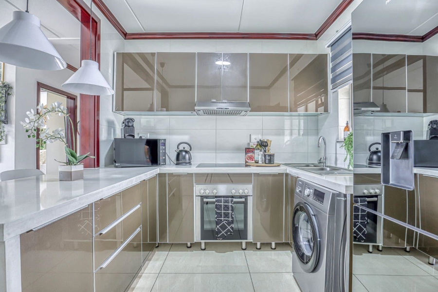 To Let 2 Bedroom Property for Rent in Fourways Gauteng