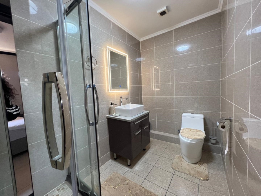 To Let 2 Bedroom Property for Rent in Fourways Gauteng