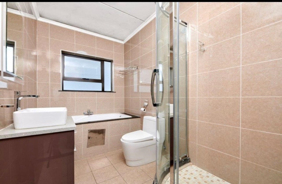 To Let 2 Bedroom Property for Rent in Fourways Gauteng