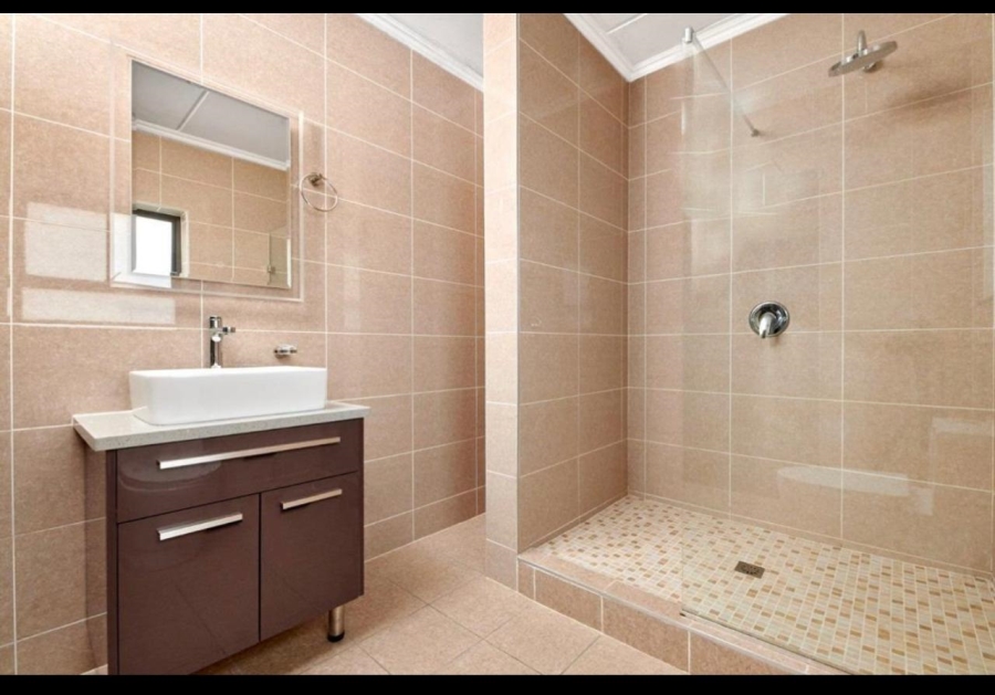 To Let 2 Bedroom Property for Rent in Fourways Gauteng