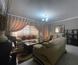 To Let 2 Bedroom Property for Rent in Birch Acres Gauteng