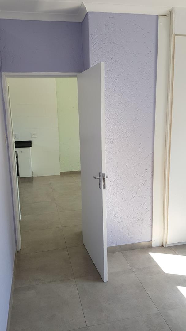 To Let 1 Bedroom Property for Rent in Magaliessig Gauteng