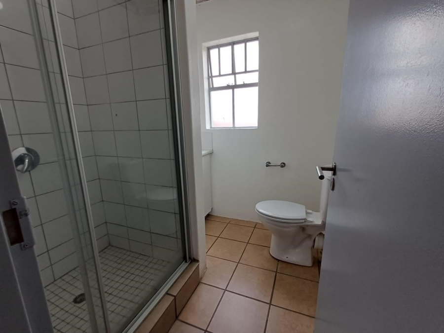 To Let 1 Bedroom Property for Rent in Houghton Estate Gauteng