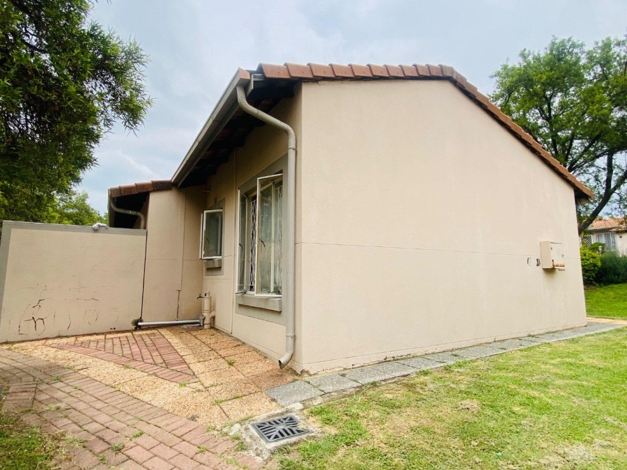 To Let 3 Bedroom Property for Rent in Country View Gauteng