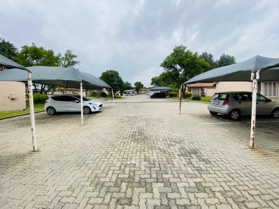 To Let 3 Bedroom Property for Rent in Country View Gauteng