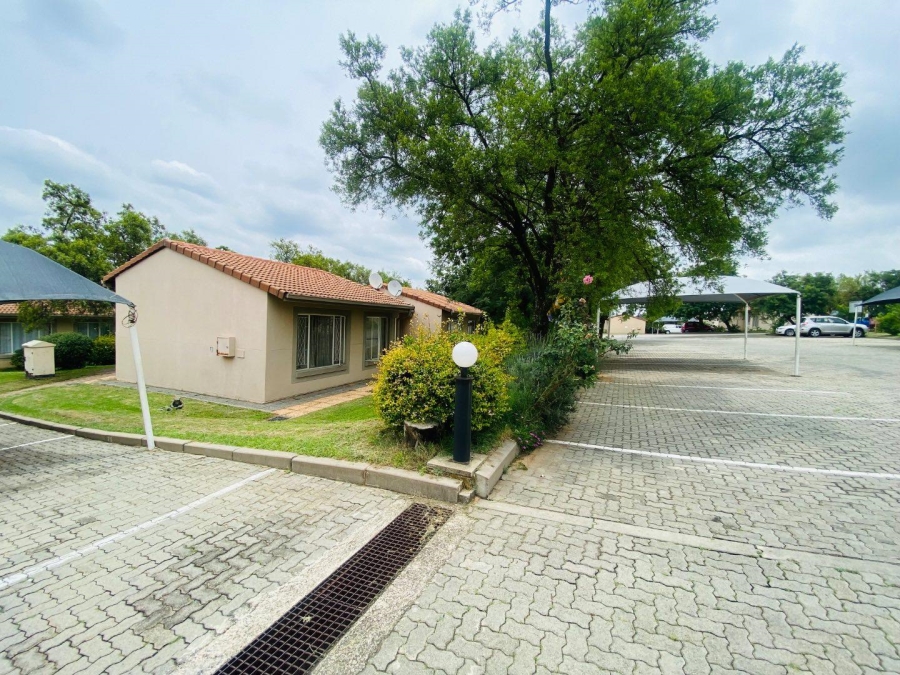 To Let 3 Bedroom Property for Rent in Country View Gauteng