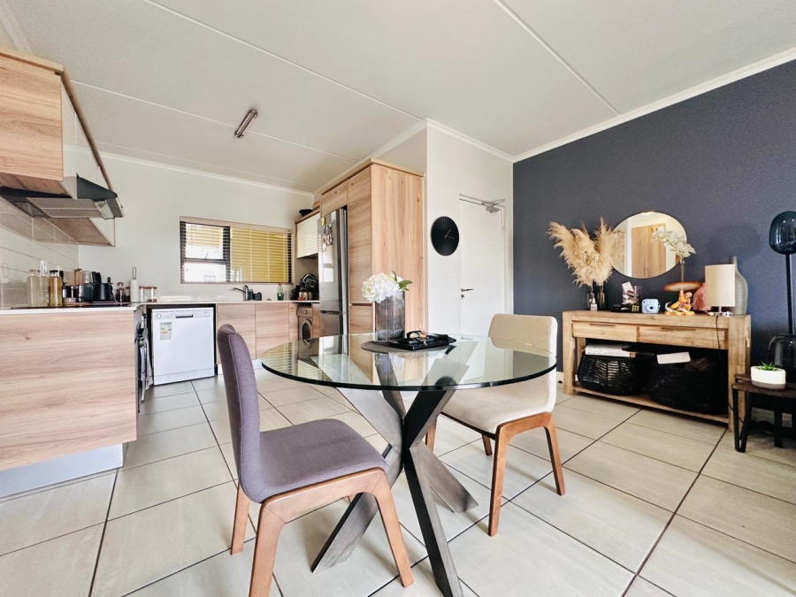 To Let 2 Bedroom Property for Rent in Waterfall Gauteng