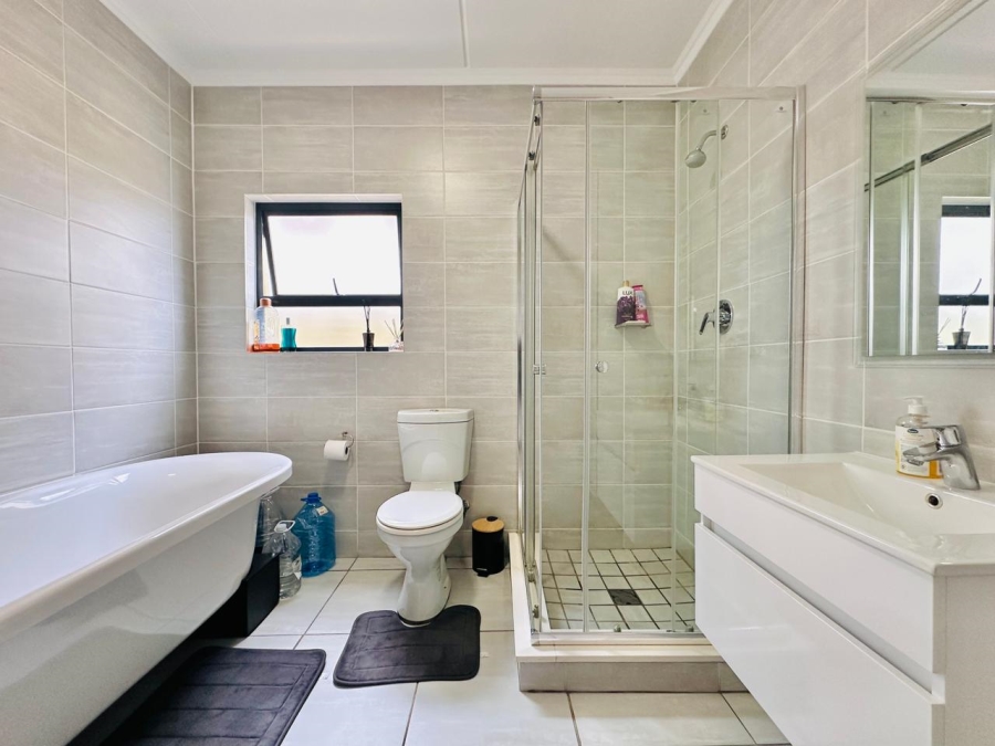 To Let 2 Bedroom Property for Rent in Waterfall Gauteng