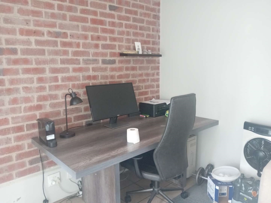 To Let 1 Bedroom Property for Rent in Houghton Gauteng