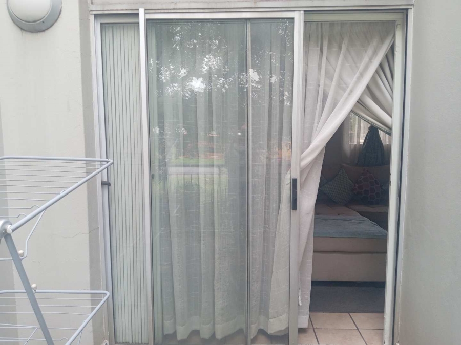 To Let 1 Bedroom Property for Rent in Houghton Gauteng