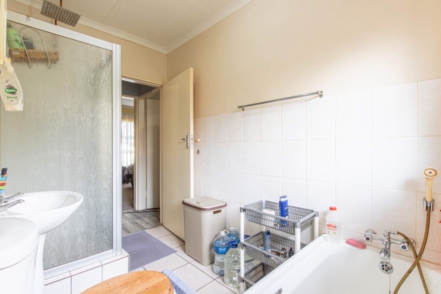 2 Bedroom Property for Sale in Wilgeheuwel Gauteng