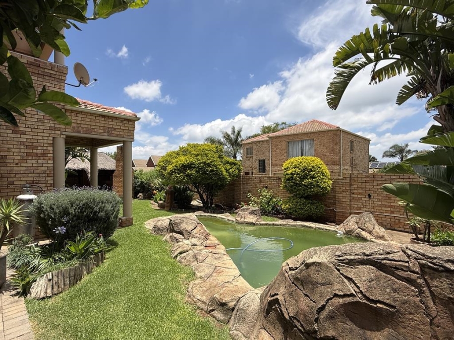 To Let 4 Bedroom Property for Rent in Honeydew Ridge Gauteng