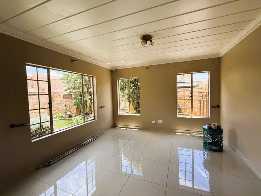 To Let 4 Bedroom Property for Rent in Honeydew Ridge Gauteng