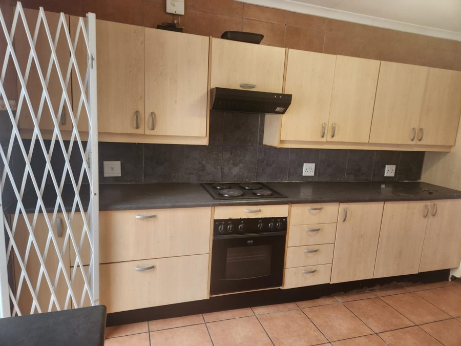 To Let 2 Bedroom Property for Rent in Lombardy East Gauteng