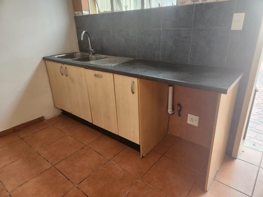 To Let 2 Bedroom Property for Rent in Lombardy East Gauteng