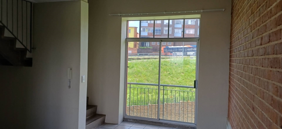 To Let 1 Bedroom Property for Rent in Houghton Estate Gauteng