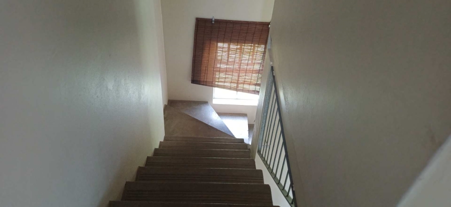 To Let 1 Bedroom Property for Rent in Houghton Estate Gauteng