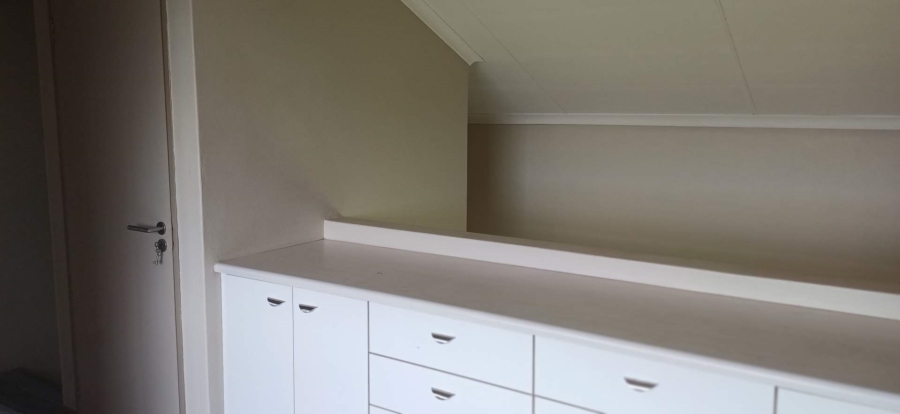 To Let 1 Bedroom Property for Rent in Houghton Estate Gauteng