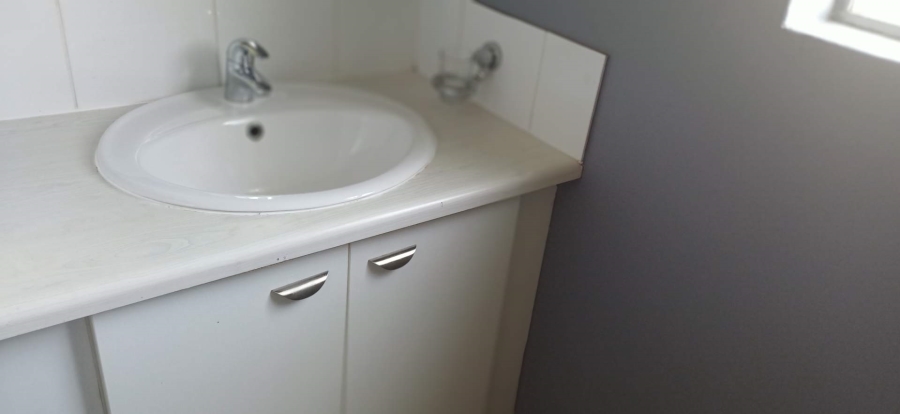 To Let 1 Bedroom Property for Rent in Houghton Estate Gauteng