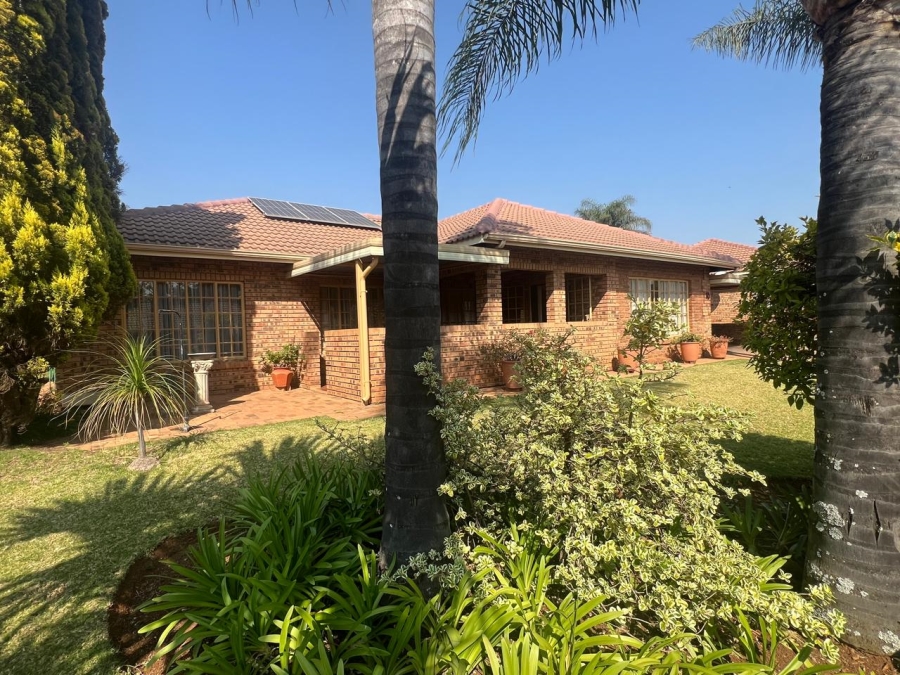 2 Bedroom Property for Sale in Faerie Glen Gauteng