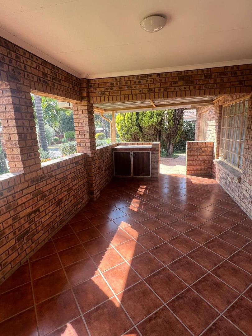 2 Bedroom Property for Sale in Faerie Glen Gauteng