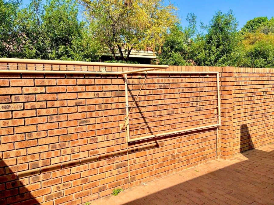 2 Bedroom Property for Sale in Faerie Glen Gauteng