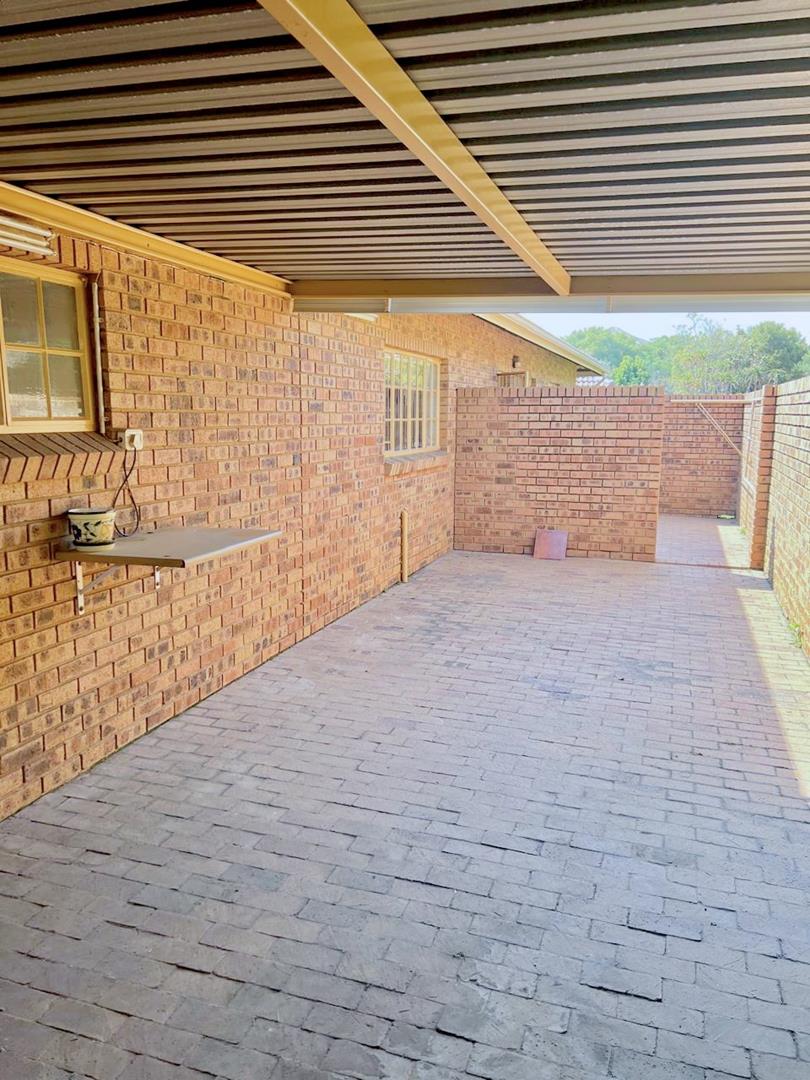 2 Bedroom Property for Sale in Faerie Glen Gauteng