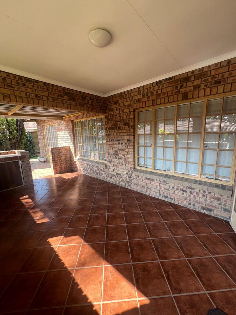 2 Bedroom Property for Sale in Faerie Glen Gauteng