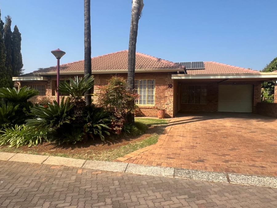 2 Bedroom Property for Sale in Faerie Glen Gauteng