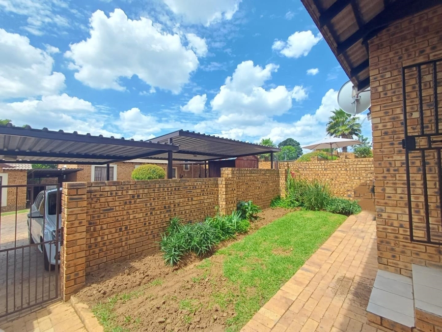 To Let 2 Bedroom Property for Rent in Honeydew Manor Gauteng