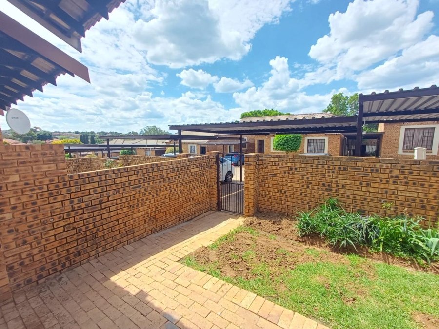 To Let 2 Bedroom Property for Rent in Honeydew Manor Gauteng
