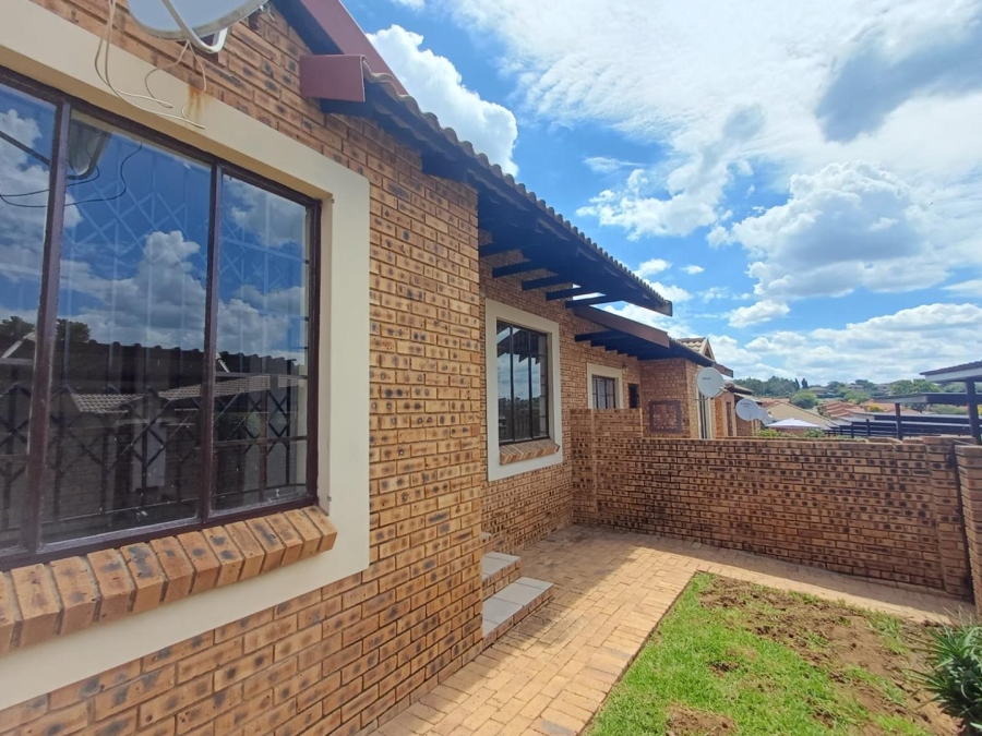 To Let 2 Bedroom Property for Rent in Honeydew Manor Gauteng
