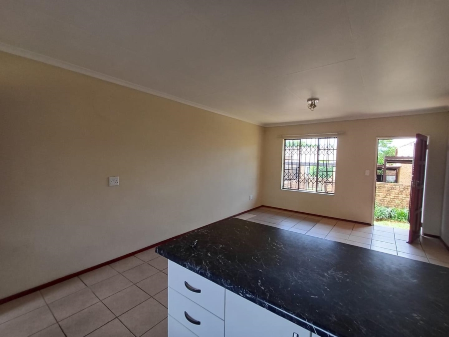 To Let 2 Bedroom Property for Rent in Honeydew Manor Gauteng