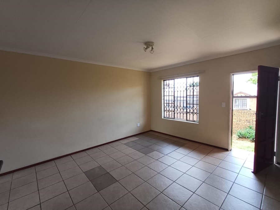 To Let 2 Bedroom Property for Rent in Honeydew Manor Gauteng