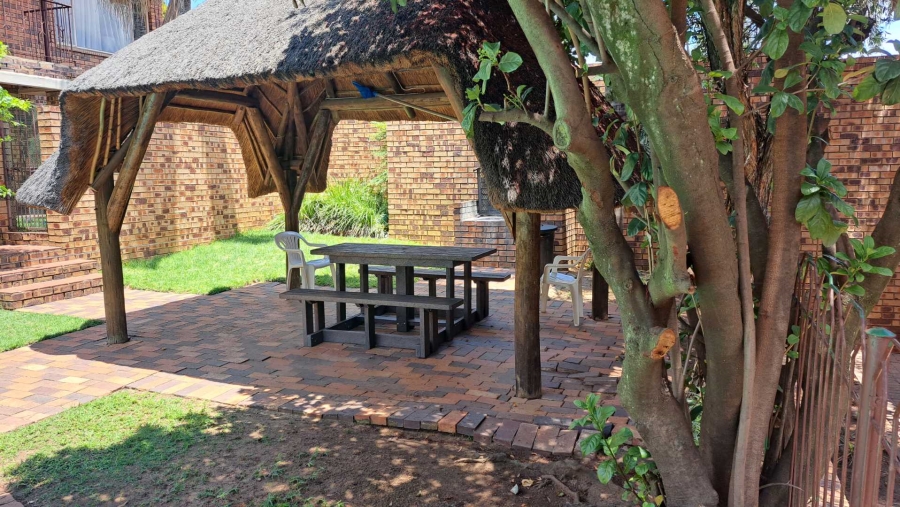 To Let 2 Bedroom Property for Rent in Ferndale Gauteng