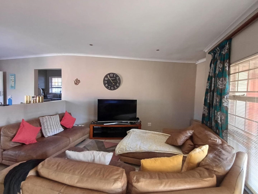 To Let 2 Bedroom Property for Rent in Blairgowrie Gauteng