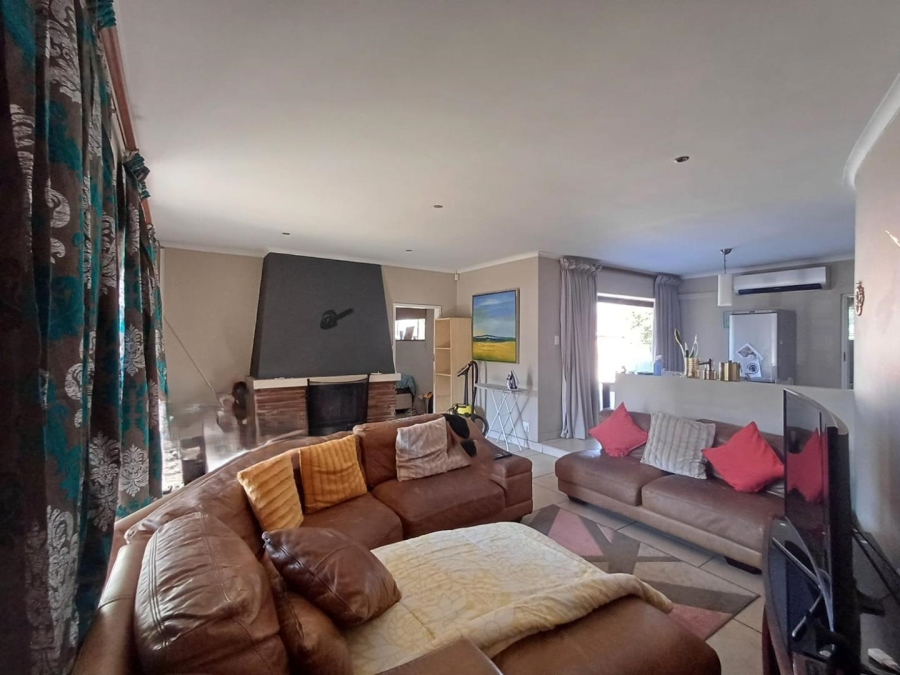 To Let 2 Bedroom Property for Rent in Blairgowrie Gauteng